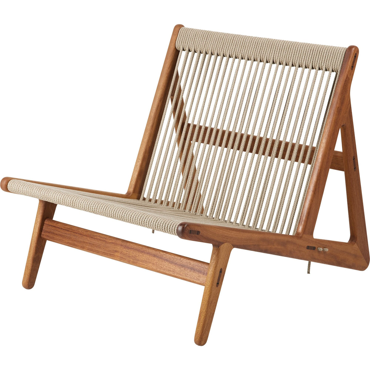 MR01 Initial Armchair Karakorum 003 Duna/American Walnut