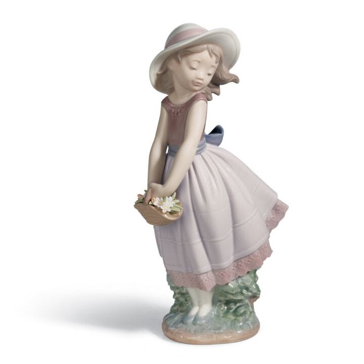 Pretty innocence Girl Figurine by Lladró