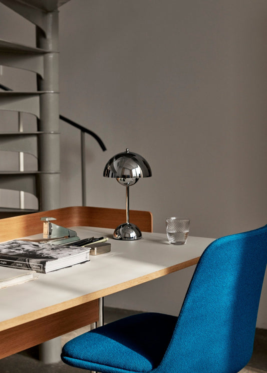Pavilion AV17 desk, mushroom linoleum - oak - chrome