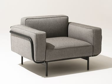 ESTENDO - Garden armchair with armrests by RODA