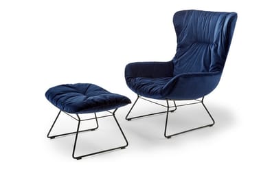 LEYA WINGBACK CHAIR - Sled base fabric armchair with armrests by Freifrau