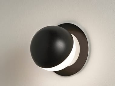 ALFI - LED dimmable metal wall light by Estiluz
