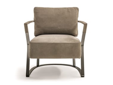 KATHRYN - Leather easy chair with armrests by Longhi