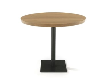 PEBBLES ROUND - Round table with solid wood top and iron base