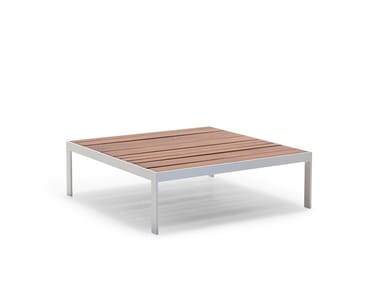 SAND TABLE ME4318 - Square teak garden side table by Andreu World