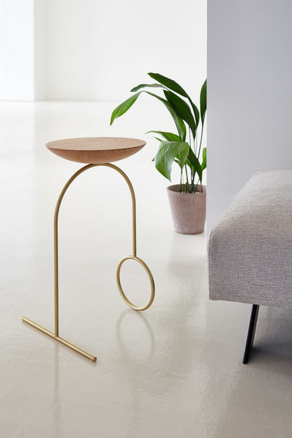Giro sculpture table, brass - matt oak
