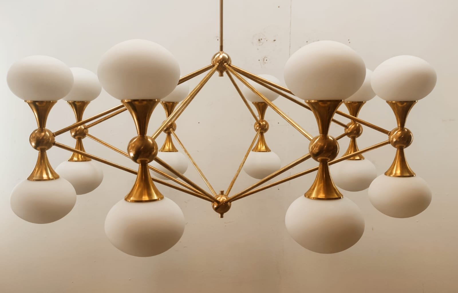 16 Light Brass Sputnik Chandelier with Oval Globes