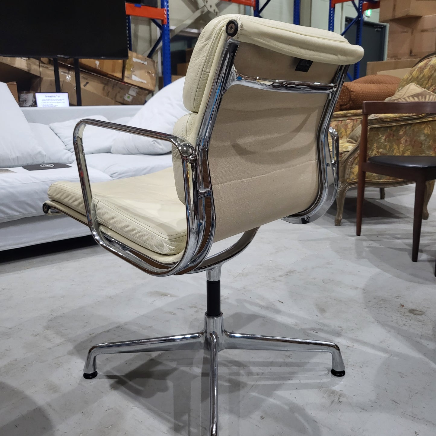 Eames Softbed Management Chair