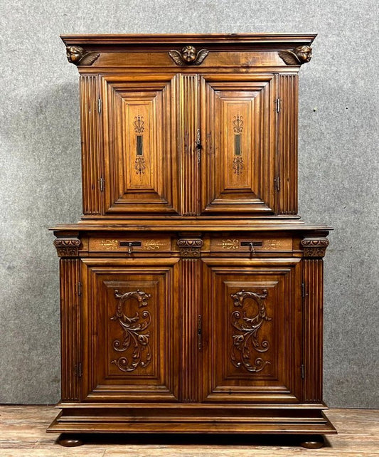 17th Century Renaissance Draught Buffet in Finely Carved Walnut