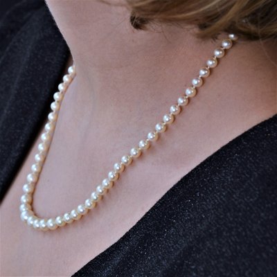 18 Karat White French Cultured Pearl Gold Clasp Necklace, 1970s-OLU-1281874