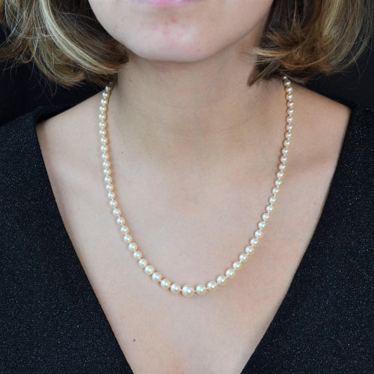 18 Karat White French Cultured Pearl Gold Clasp Necklace, 1970s