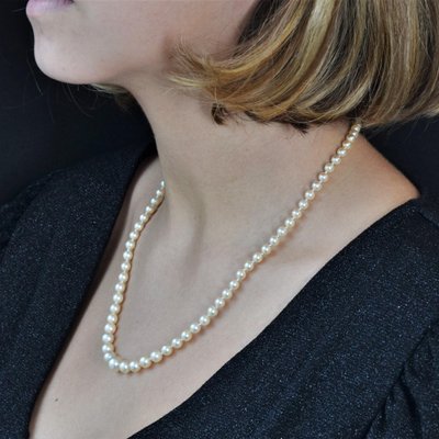 18 Karat White French Cultured Pearl Gold Clasp Necklace, 1970s-OLU-1281874