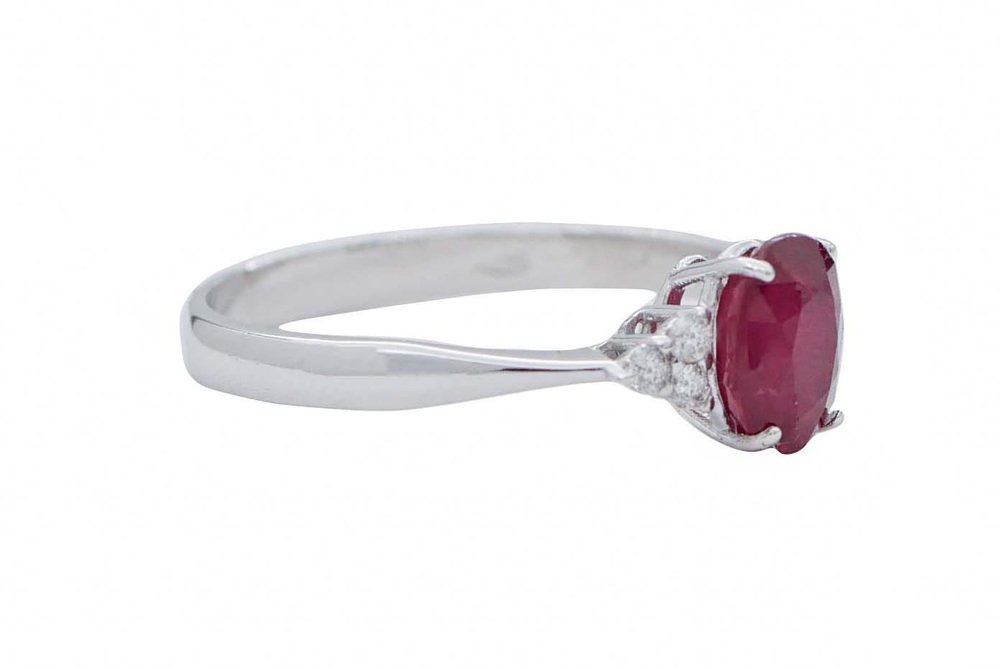 18 Karat White Gold Engagement Ring with Ruby and Diamonds