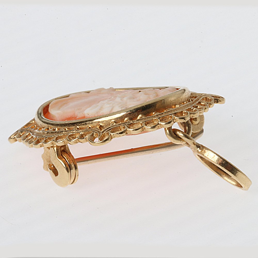 18 Karat Yellow Gold Brooch/Pendant with Hand Carved Italian Cammeo