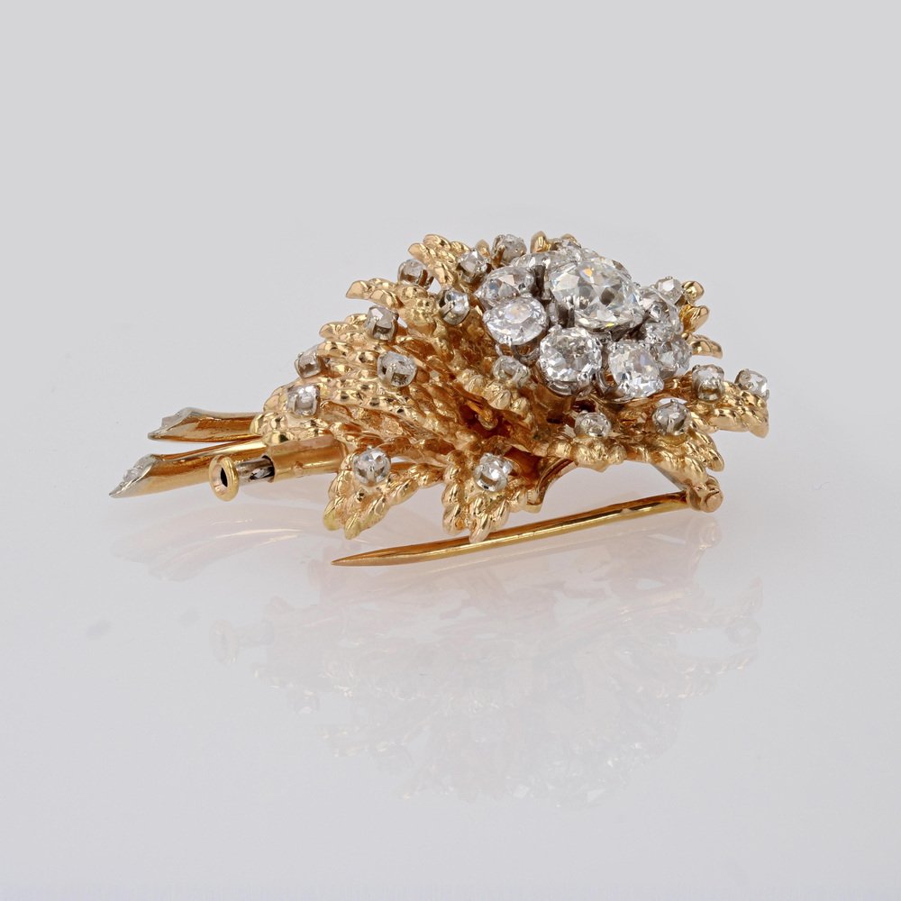 18 Karat Yellow Gold Flower Brooch with Diamonds, France, 1950s