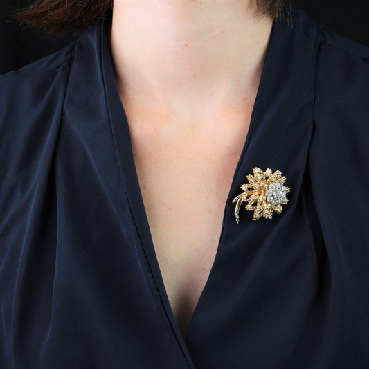 18 Karat Yellow Gold Flower Brooch with Diamonds, France, 1950s