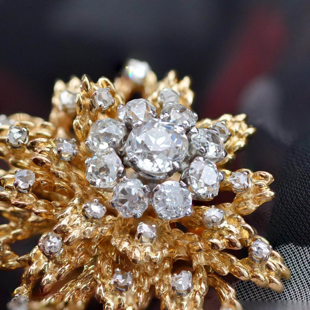 18 Karat Yellow Gold Flower Brooch with Diamonds, France, 1950s