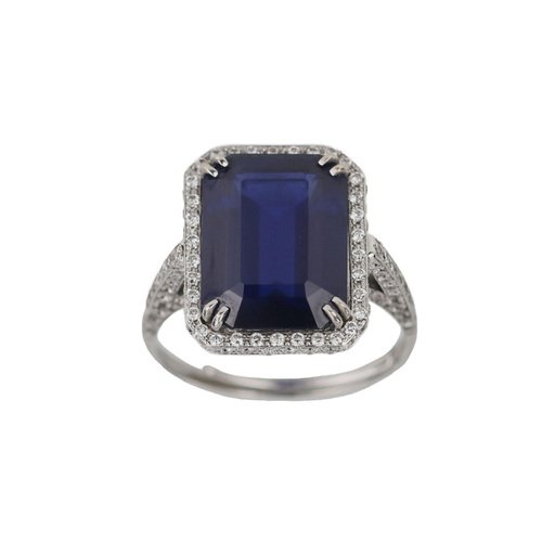 18k Gold Ring with Diamonds and Natural Sapphire 7.76 Carats., 2000s