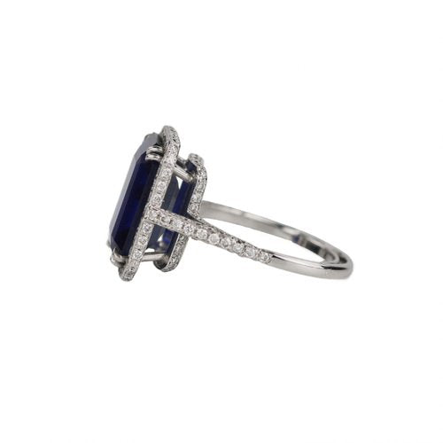 18k Gold Ring with Diamonds and Natural Sapphire 7.76 Carats., 2000s