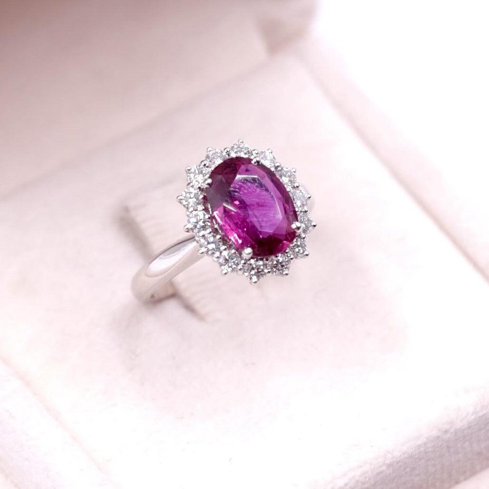 18k White Gold Daisy Ring with Natural Ruby ​​and Diamonds