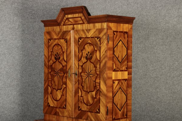 18th Century Baroque Top Cabinet in Walnut, 1725-DXD-2033185