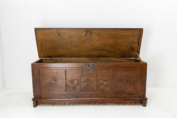 18th Century Carved Oak Chest-RIU-1309322