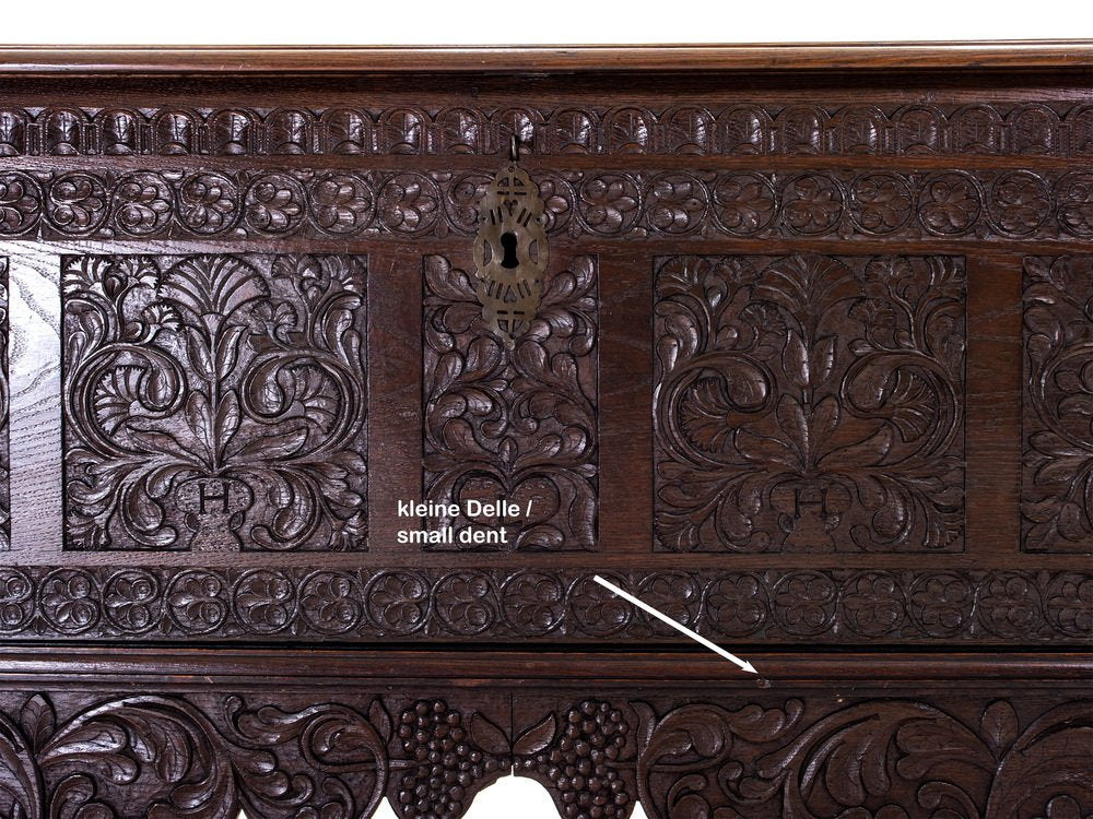 18th Century Chest of Drawers in Oak