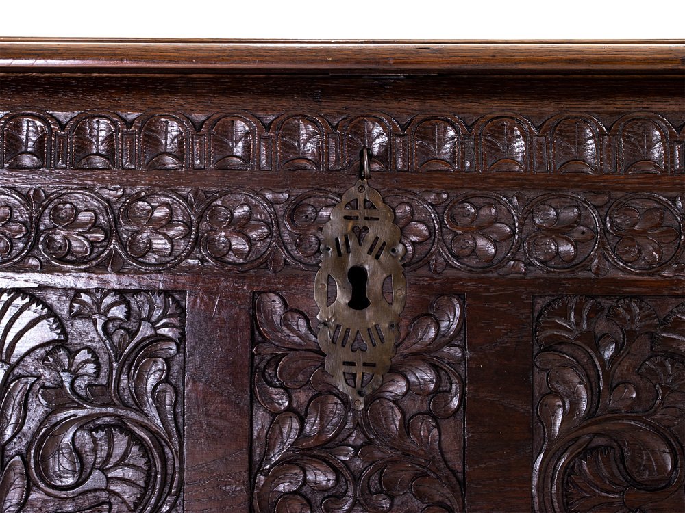 18th Century Chest of Drawers in Oak