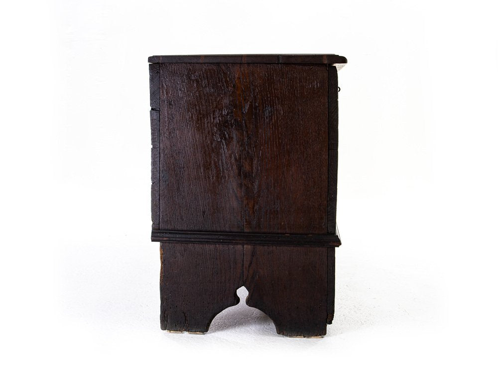 18th Century Chest of Drawers in Oak