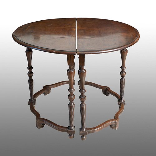 18th Century Console in Walnut, Tuscany