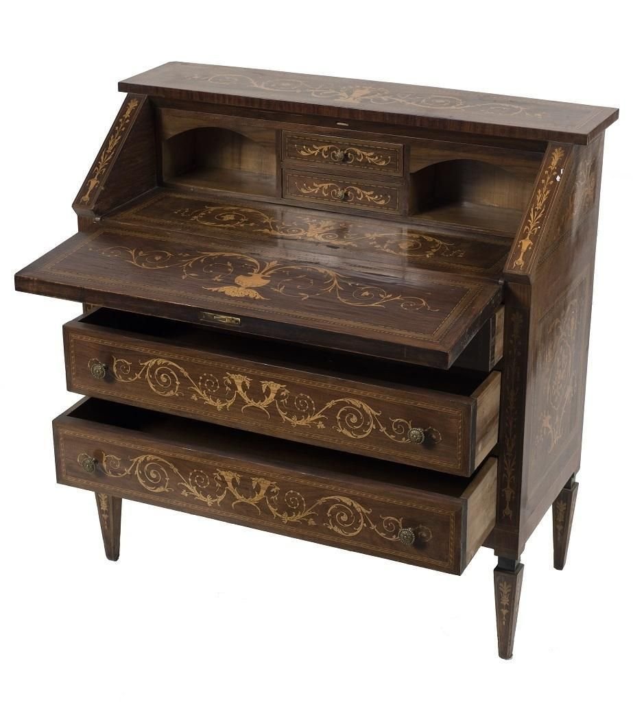 18th Century Drawers in Walnut and Bois de Rose