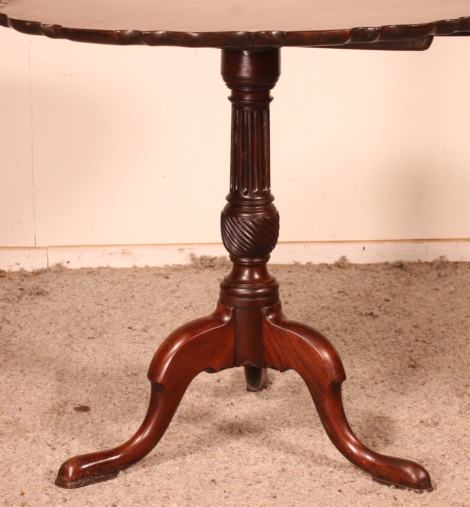 18th Century English Mahogany Tripod Table