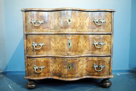 18th Century German Baroque Chest of Drawers in Walnut