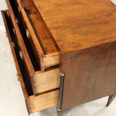 18th Century Italian Directoire Chest of Drawers in Walnut