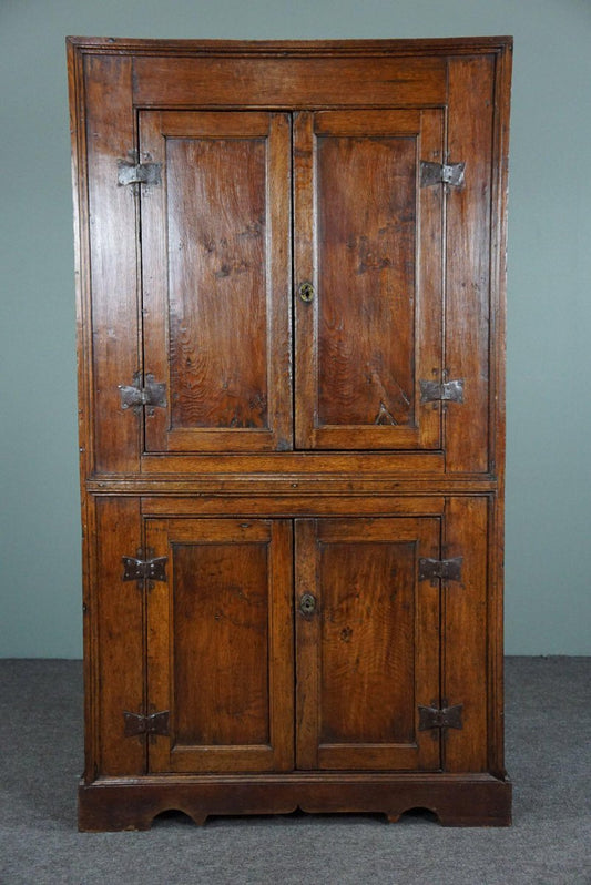 18th Century Oak 4 Door Cupboard