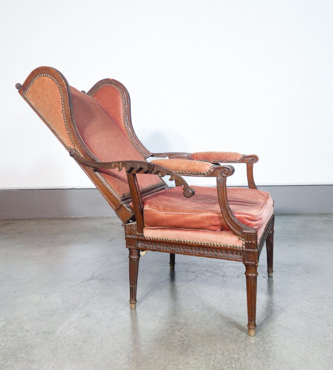 18th Century Reclining Armchair in Walnut