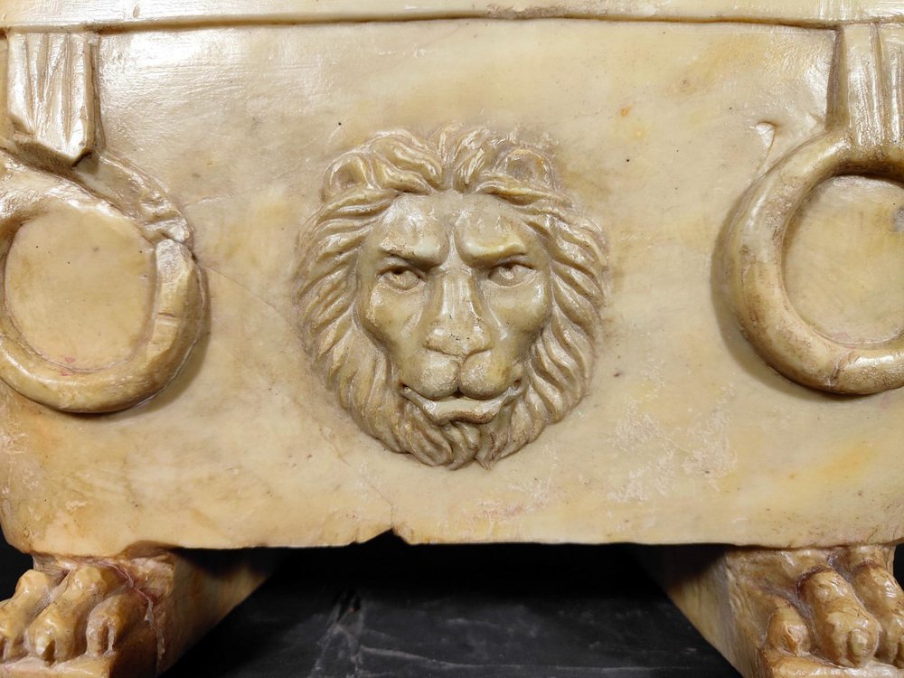 18th Century Roman Marble Lion Bath