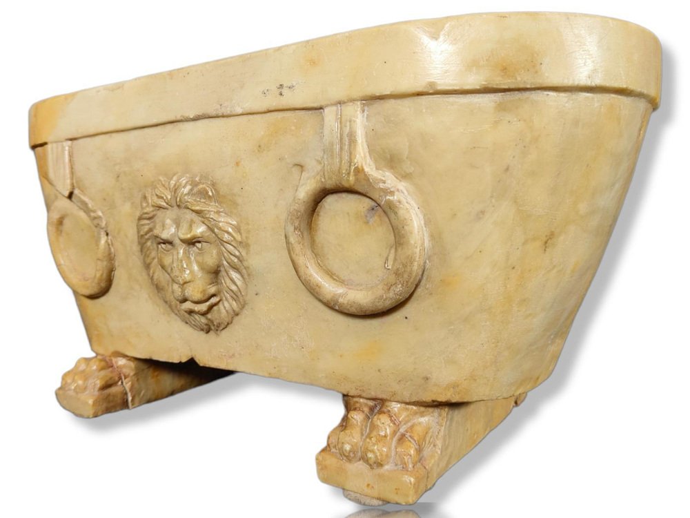 18th Century Roman Marble Lion Bath