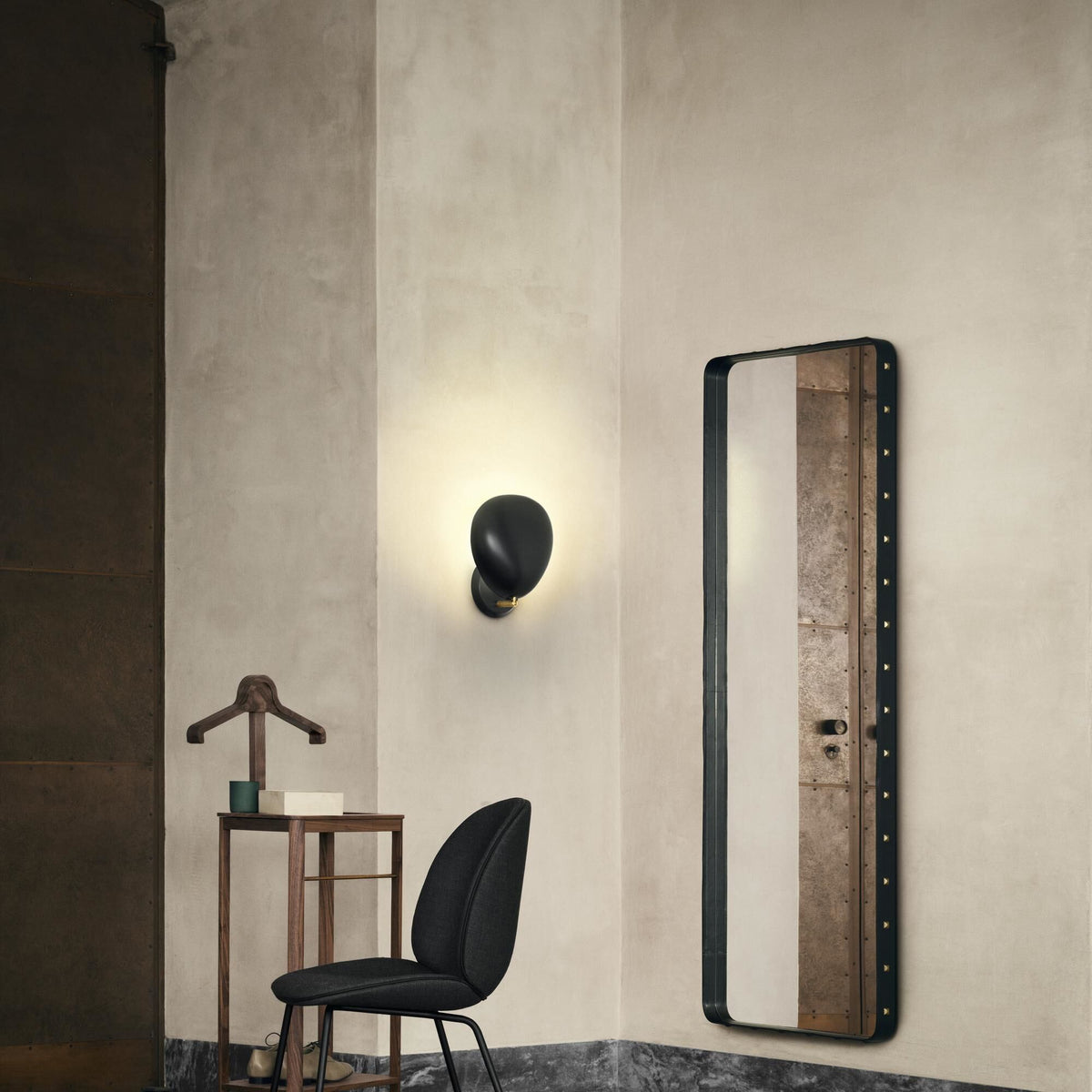 Cobra Wall Lamp Black Hardwired