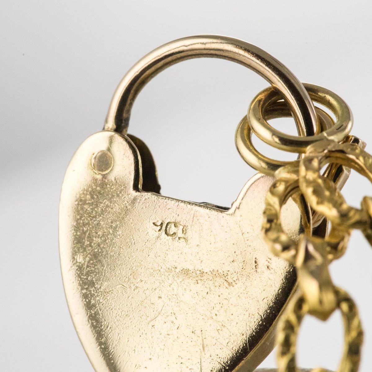 19th Century 18 Karat Yellow Gold Chiseled Chain and Heart-Shaped Padlock Necklace-OLU-896702