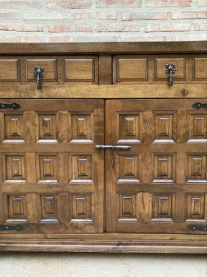 19th Century Catalan Spanish Baroque Credenza or Buffet with Two Drawers in Carved Walnut-NOU-962100