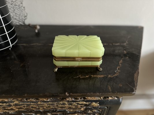 19th Century French Opaline Glass Box in Pistachio Green, 1880s-JO-1772536