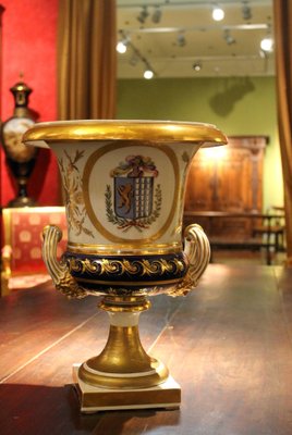 19th Century Italian Ginori Glazed and Parcel Gilt Porcelain Armorial Vase-AXE-1433438