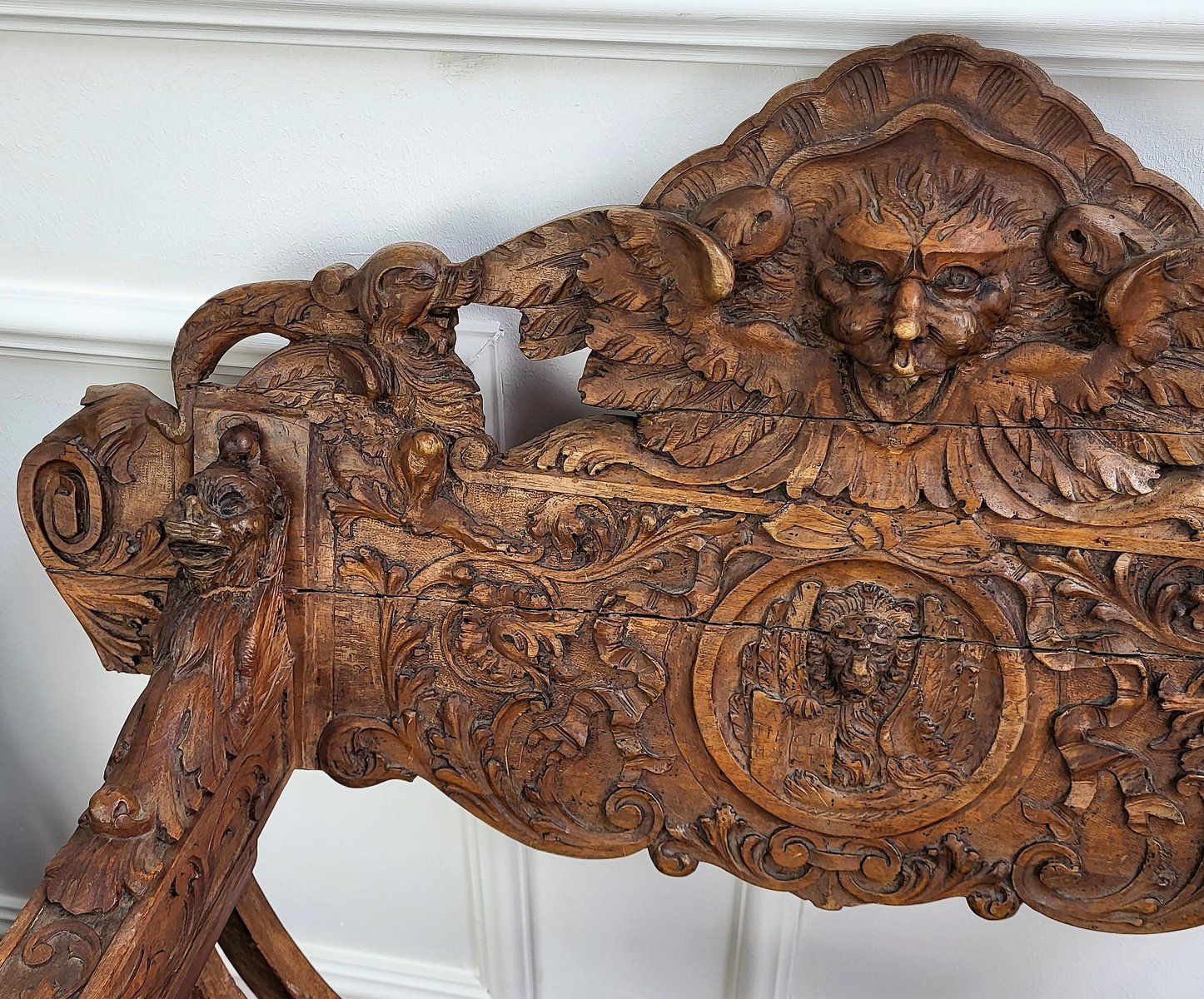 19th Century Italian Renaissance Savonarola Chair in Carved Walnut