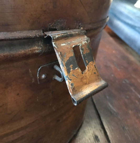 19th Century, Metal Hat Box in Trompe Loeil 1875