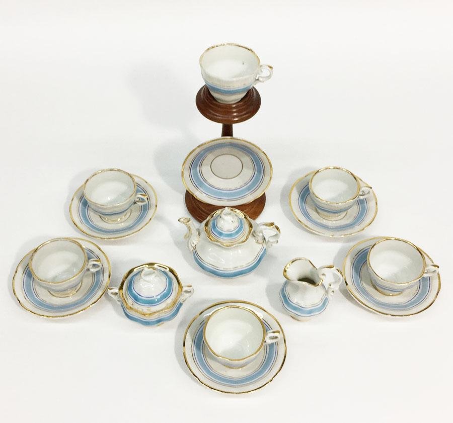 19th Century Miniature Child's Tea Service in Porcelain, Set of 9