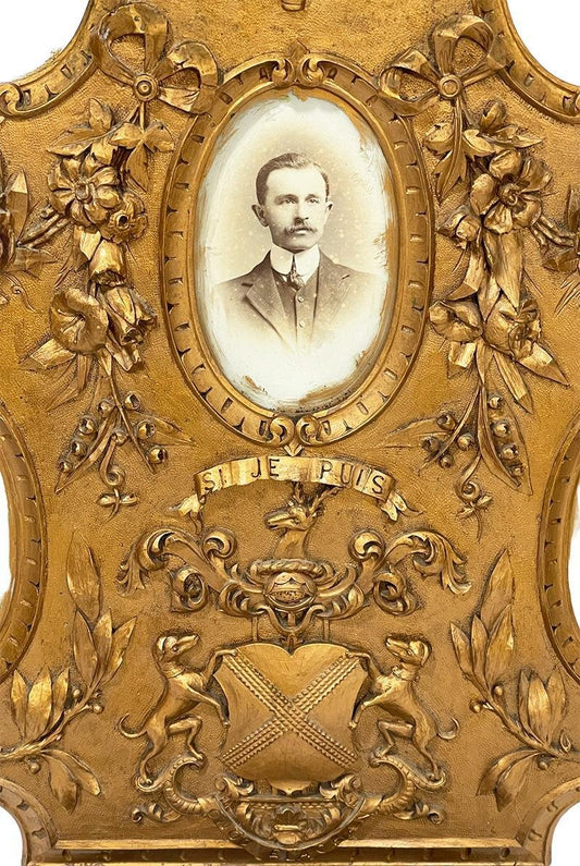 19th Century Noble Gilt Wooden Family Photo Frame