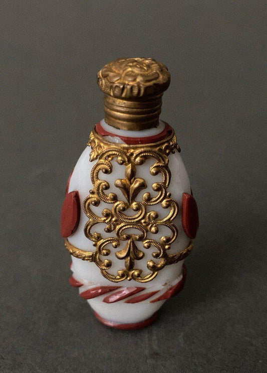 19th Century Opaline Salt Bottle in an Ovoid Shape Lined with Red Moldings