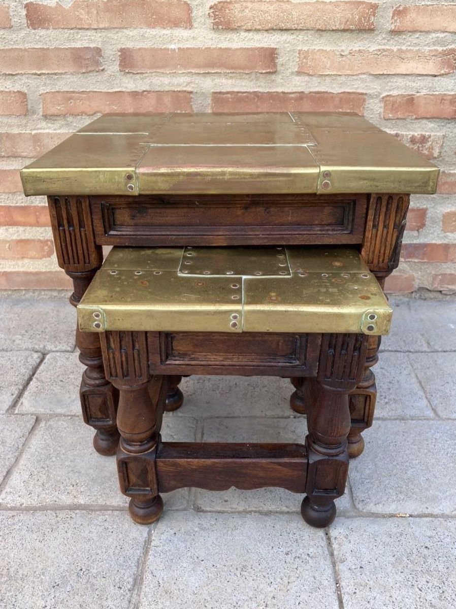 19th-Century Spanish Zinc Top Nesting Tables with Turned Legs, Set of 2