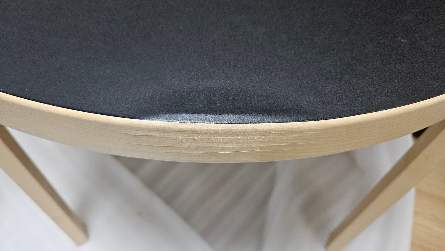 [국내재고/B급] AALTO 90B - Round wooden table / Top-Black Linoleum